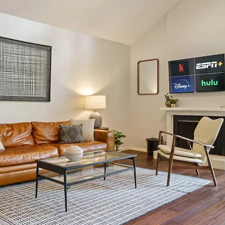 Comfortable Living In Atx With Private Deck And Office